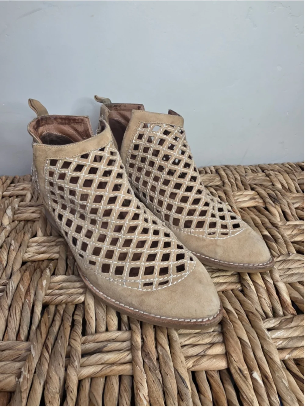 Jeffrey Campbell Taggart Booties Open Cut Outs Sand Leather Sz 9 - Mark On Heel